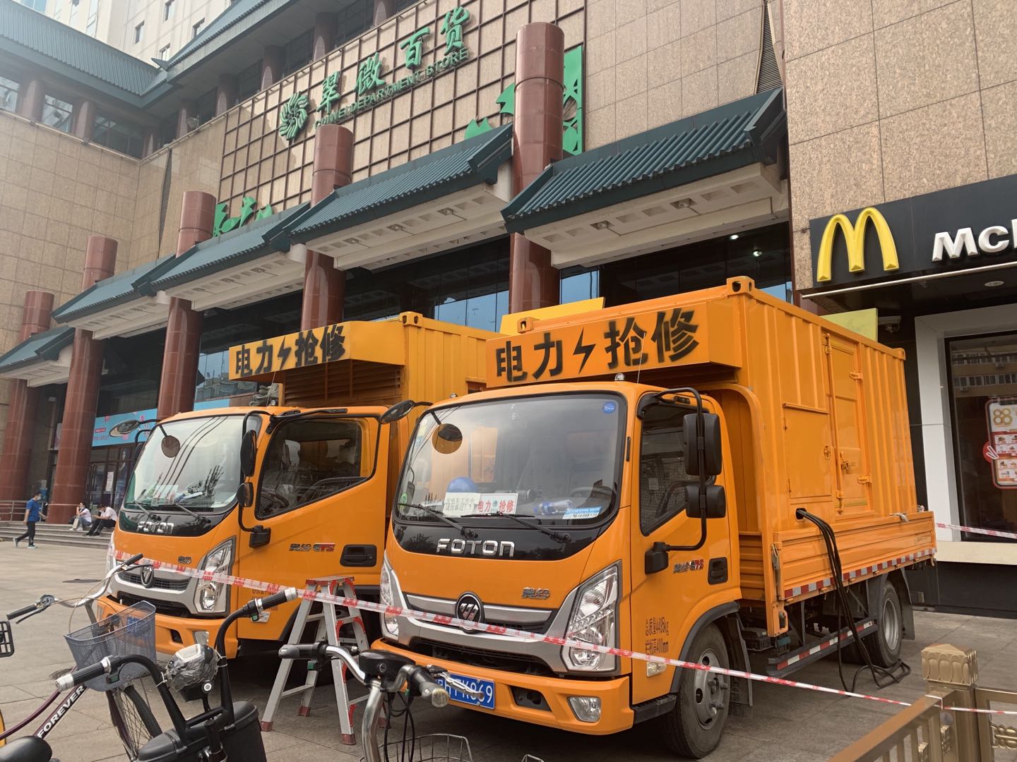 北京靜音發(fā)電車出租，400kw發(fā)電車出租
